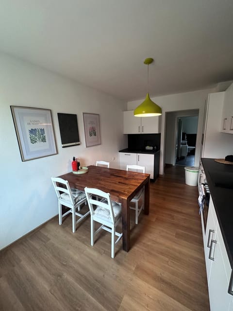 Kitchen or kitchenette, Dining area, pet friendly, stove
