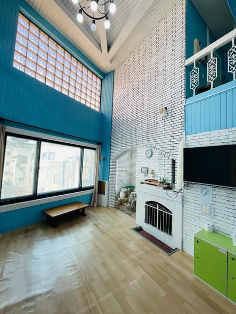 Communal lounge/ TV room, Dining area