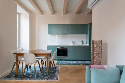 Kitchen or kitchenette, Living room, Dining area, oven