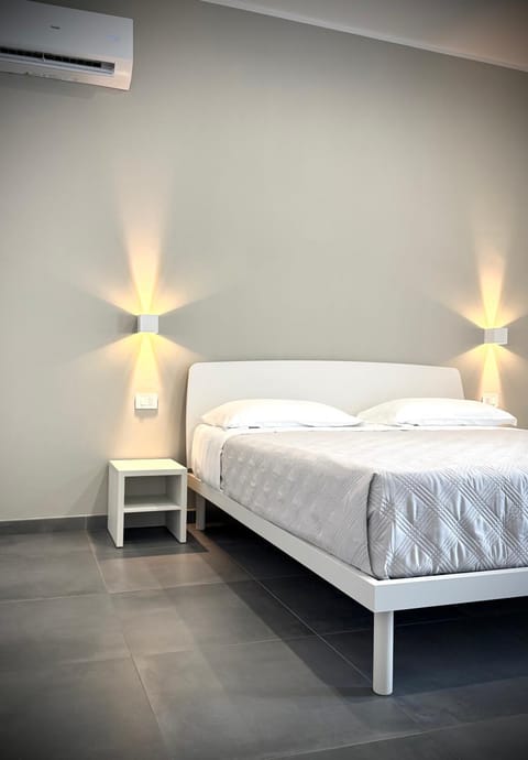 Bed, Bedroom, air conditioner