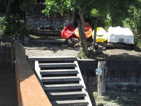 Charming Beach Cabin in Quartermaster Harbor Cabin in Vashon
