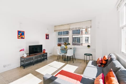 TV and multimedia, Living room, Dining area