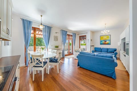 TV and multimedia, Living room, Photo of the whole room, Seating area