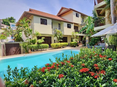 Property building, Facade/entrance, Swimming pool