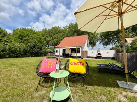 Property building, Summer, Garden, View (from property/room), Pets, pet friendly, sunbed