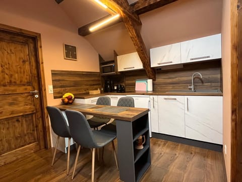 Kitchen or kitchenette, Dining area, stove