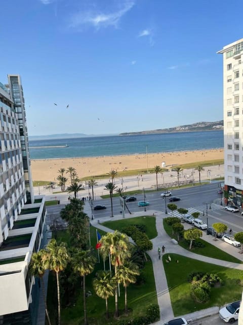 Property building, Nearby landmark, Communal lounge/ TV room, Day, Neighbourhood, Natural landscape, Bird's eye view, Beach, Evening entertainment, City view, Sea view, Street view, Location, Parking