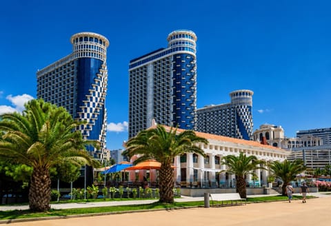 Property building, Day, Natural landscape, City view, Swimming pool, Location