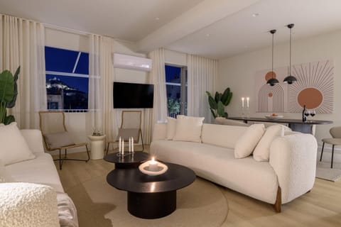 TV and multimedia, Kitchen or kitchenette, Living room, Seating area