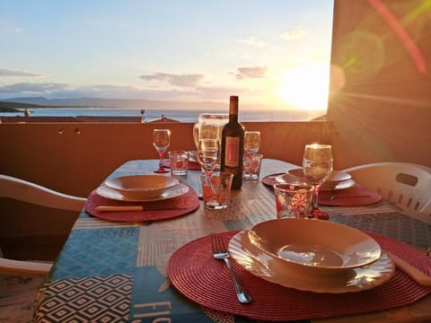 Natural landscape, Balcony/Terrace, Dining area, Sea view