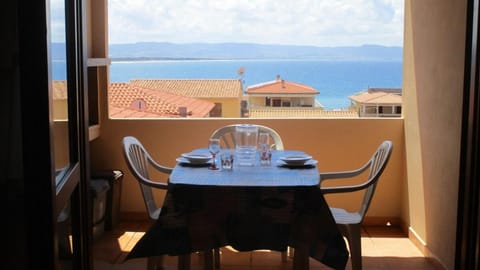 View (from property/room), Balcony/Terrace, Dining area, Sea view