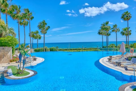 Sea view, Swimming pool, Swimming pool, sunbed