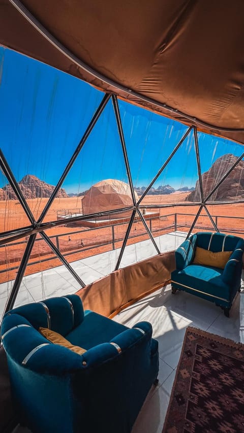 Day, Natural landscape, Living room, Seating area, Mountain view