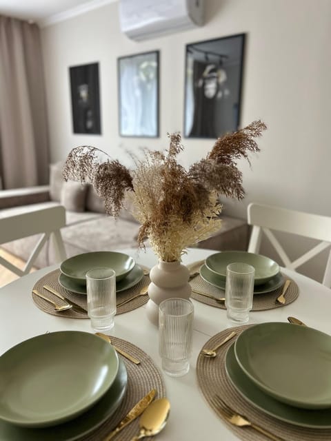 Living room, Decorative detail, Seating area, Dining area