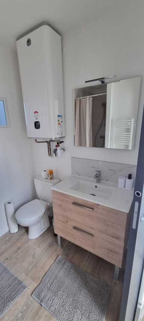 Shower, Toilet, Bathroom