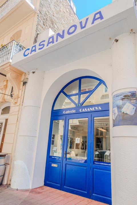 Property building, Facade/entrance