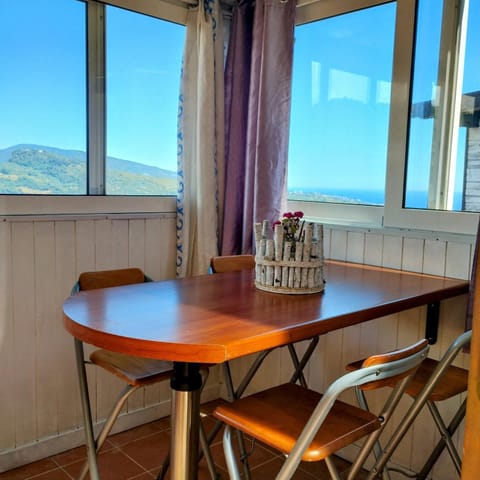 Dining area, Mountain view