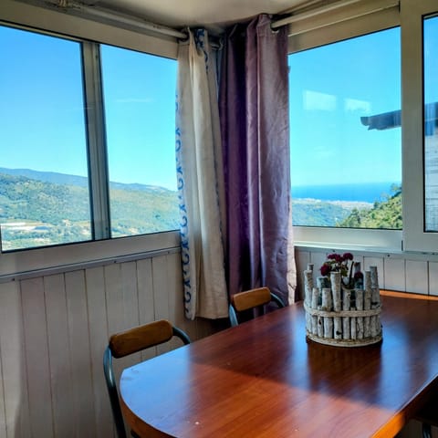 Dining area, Mountain view, Sea view