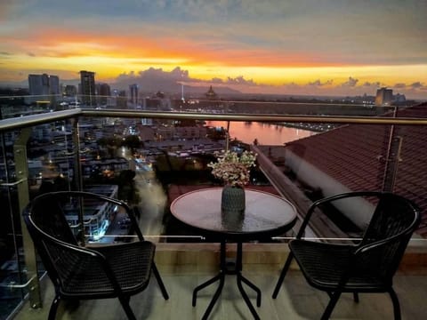 Natural landscape, View (from property/room), Balcony/Terrace, City view, Landmark view, River view, Sunrise, Sunset