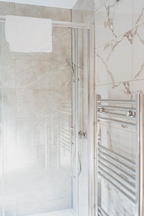 Stylish 3BR Home near Hampden No 29 with Free Parking Apartment in Glasgow