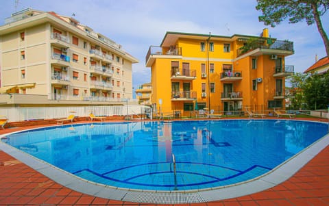 Facade/entrance, Swimming pool