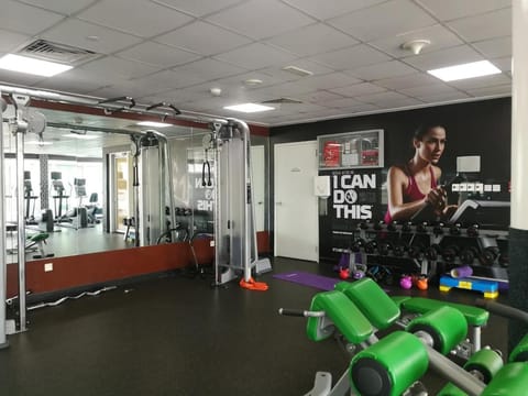 Stunning, large 2BD full golf-course and lake view Apartment in Dubai