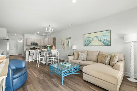 Kitchen or kitchenette, Living room, Seating area, Dining area