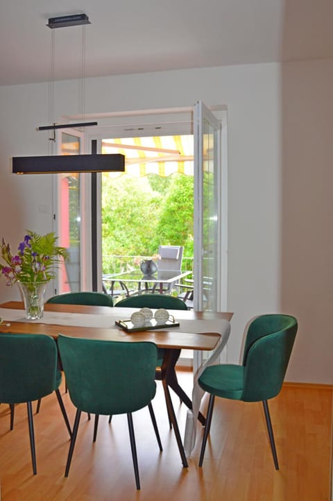 Balcony/Terrace, Dining area