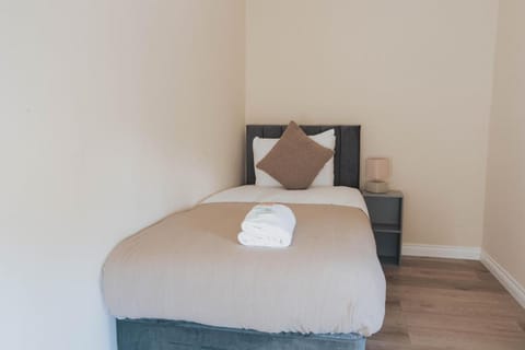 Stylish 3BR Home near Hampden No 264 with Free Parking Apartment in Glasgow