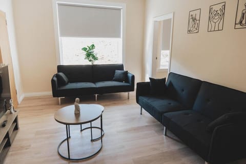 Stylish 3BR Home near Hampden No 264 with Free Parking Apartment in Glasgow