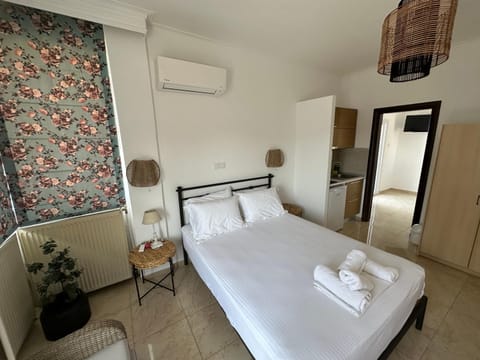 Bed, Bedroom, wardrobe, air conditioner