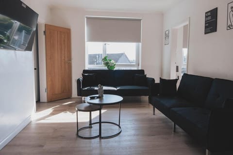 Stylish 3BR Stay by Hampden No 161 with Free Parking Apartment in Glasgow