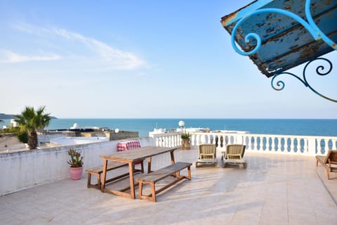 Patio, Day, Natural landscape, View (from property/room), Balcony/Terrace, Seating area, Dining area, Beach, Sea view