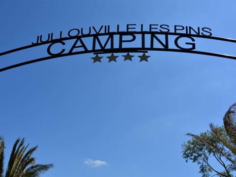 Mobil-home spacieux 6 pers, 3 ch, 2 sdb, proche plage - FR-1-361A-98 House in Jullouville