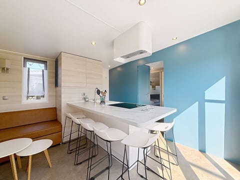 Mobil-home spacieux 6 pers, 3 ch, 2 sdb, proche plage - FR-1-361A-98 House in Jullouville