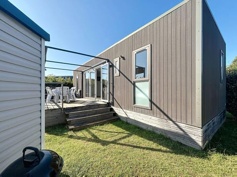 Mobil-home spacieux 6 pers, 3 ch, 2 sdb, proche plage - FR-1-361A-98 House in Jullouville