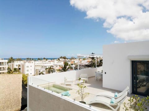 Balcony/Terrace, Swimming pool