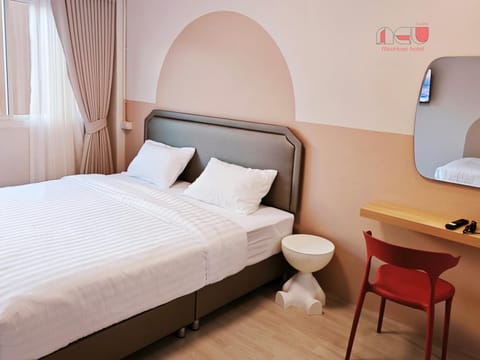 Bed, Photo of the whole room, Bedroom