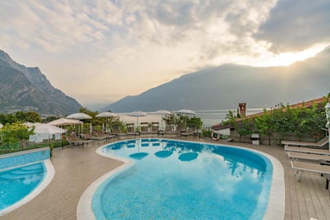 Day, Natural landscape, Lake view, Mountain view, Pool view, Swimming pool, sunbed