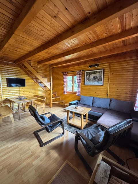 Communal lounge/ TV room, TV and multimedia, Living room, Seating area