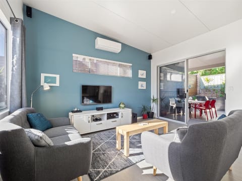 Communal lounge/ TV room, TV and multimedia, Living room