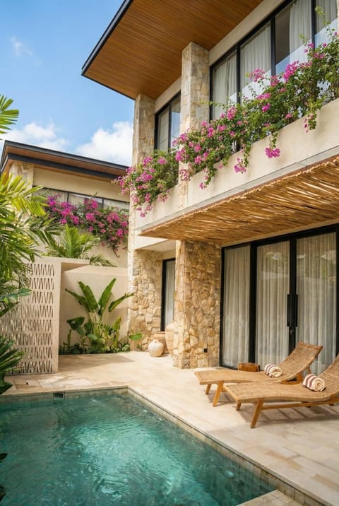 Property building, Patio, Garden, Pool view, Swimming pool, sunbed