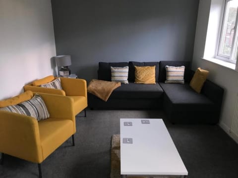 4 Bedroom Home Tameside Greater Manchester Sleeps 8 House in England