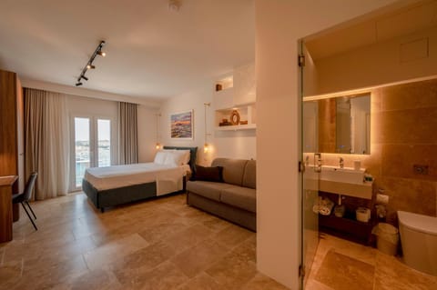 Bed, Bathroom, Photo of the whole room, Bedroom, towels