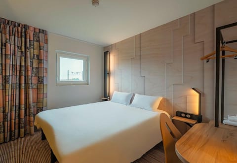 Bed, View (from property/room), Bedroom, City view, wardrobe