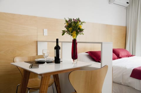 Photo of the whole room, Decorative detail, Dining area