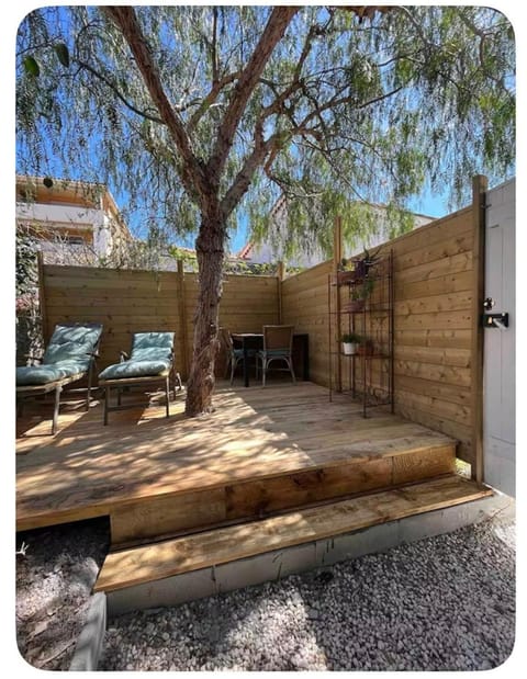 Patio, sunbed