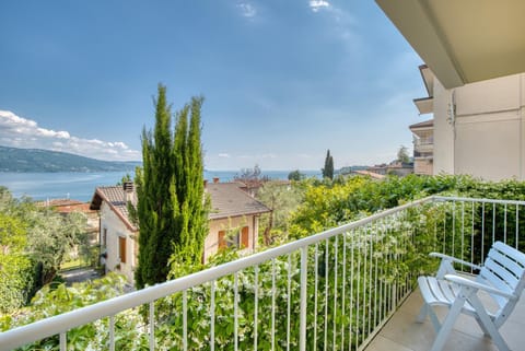 Balcony/Terrace, Lake view