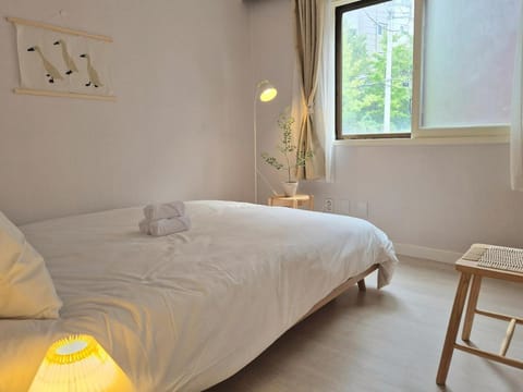 Photo of the whole room, Bedroom
