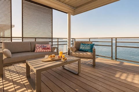 Patio, Day, Natural landscape, View (from property/room), Balcony/Terrace, Sea view